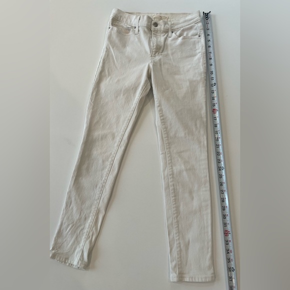 Levi's Slimming Skinny Women's Size 29 White Denim - Picture 2 of 13